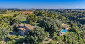 Domaine historique avec court de tennis et piscine à vendre près de Rome