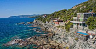 Villa de prestige avec piscine en bord de Castiglioncello à vendre