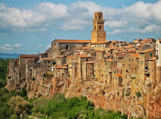Pitigliano - une ville fantôme italienne céleste dans le sud de la Toscane 2021